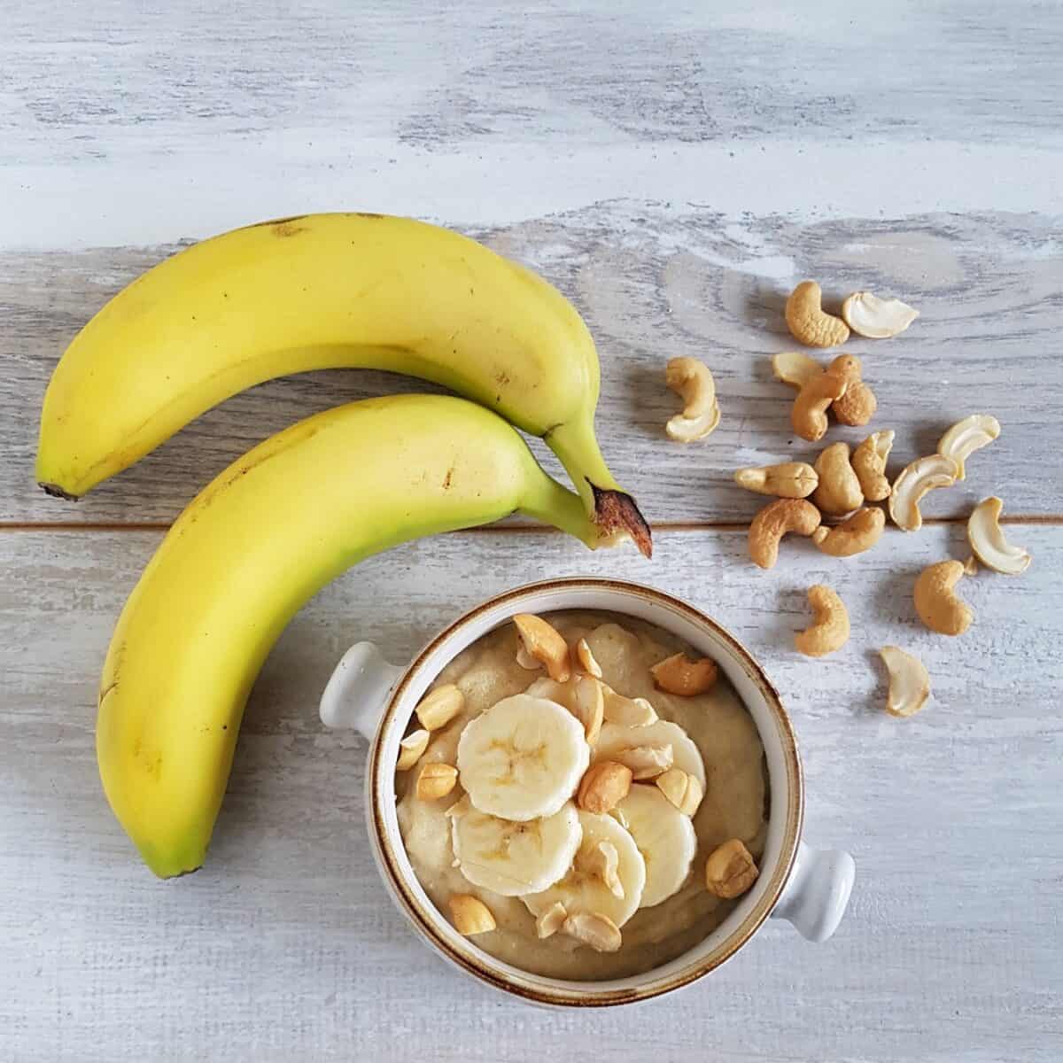 Griesmeelpap met banaan en cashewnoten