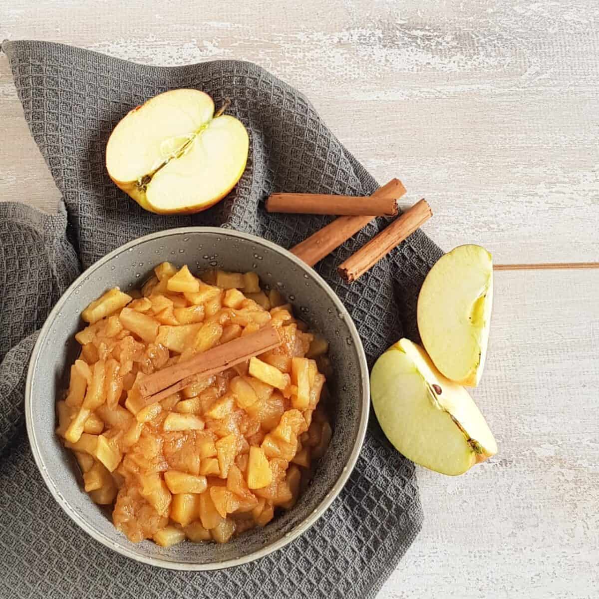 Appelcompote met kaneel