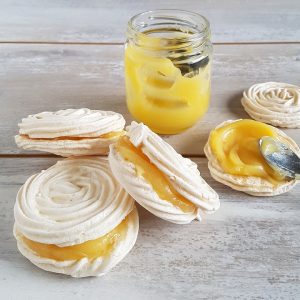 Meringue schuimpjes met lemoncurd