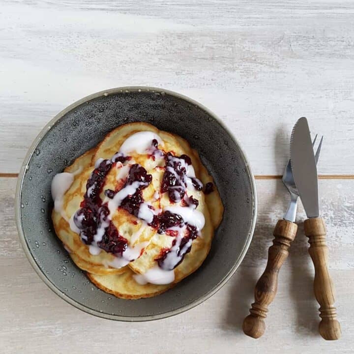Kokospannenkoekjes met rood fruit compote Culi Sandra