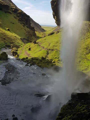 Eén van de talloze indrukwekkende watervallen in IJsland.