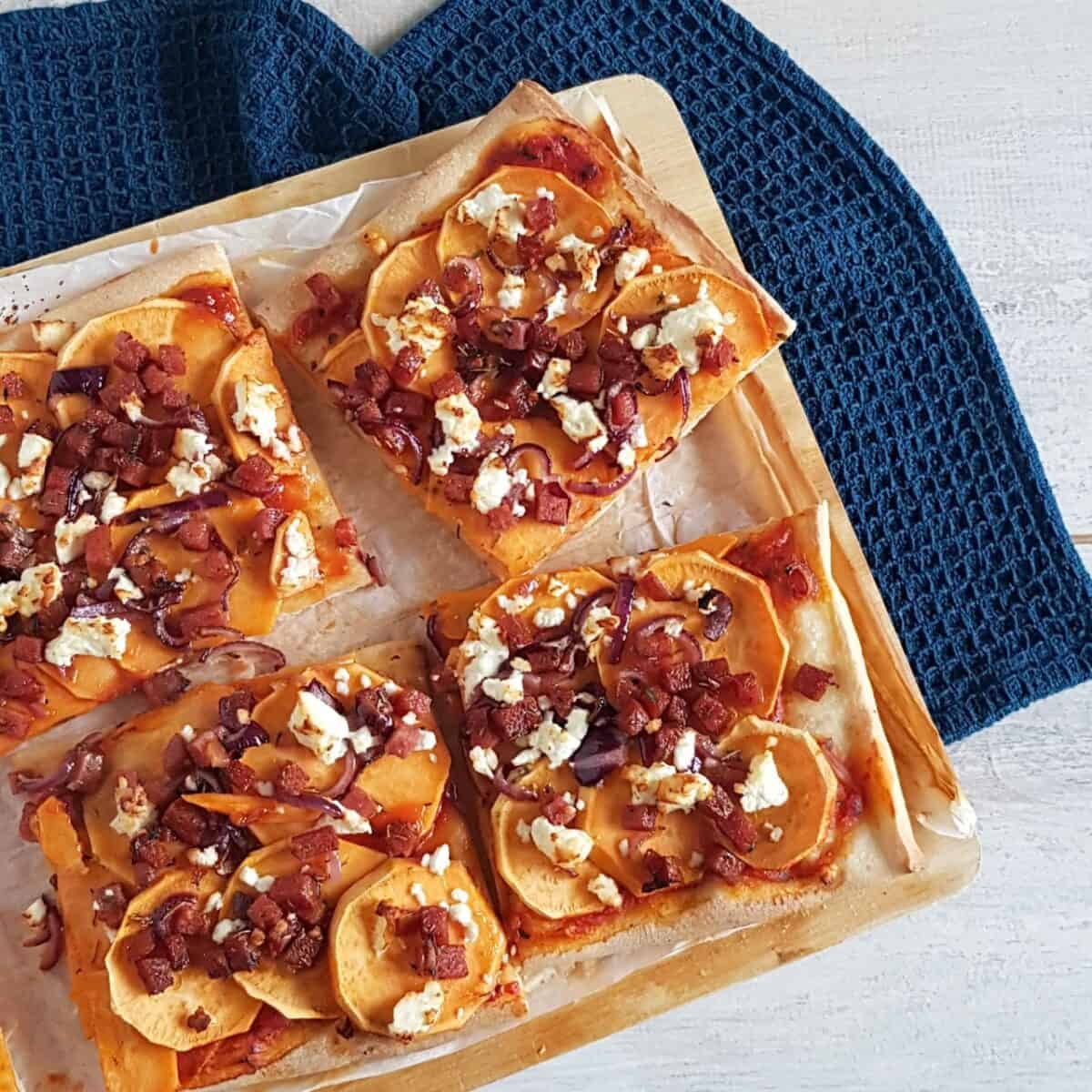 Plaattaart met zoete aardappel en chorizo