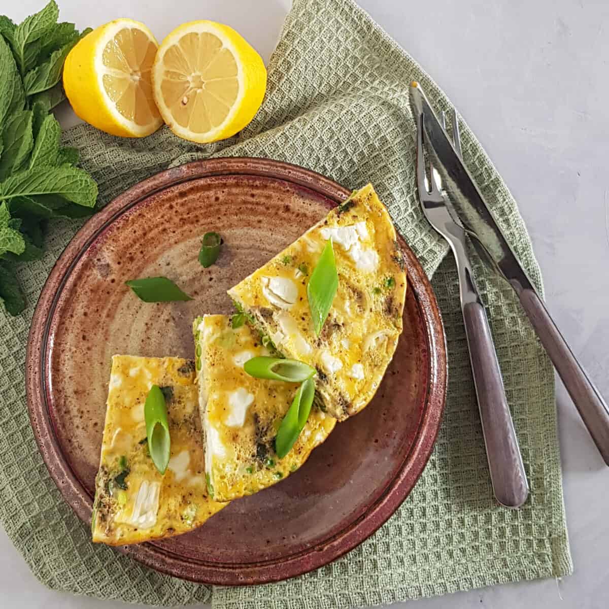 frittata met geitenkaas en munt