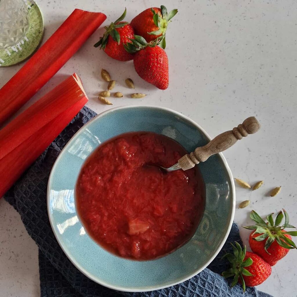 compote met rabarber en aardbeien