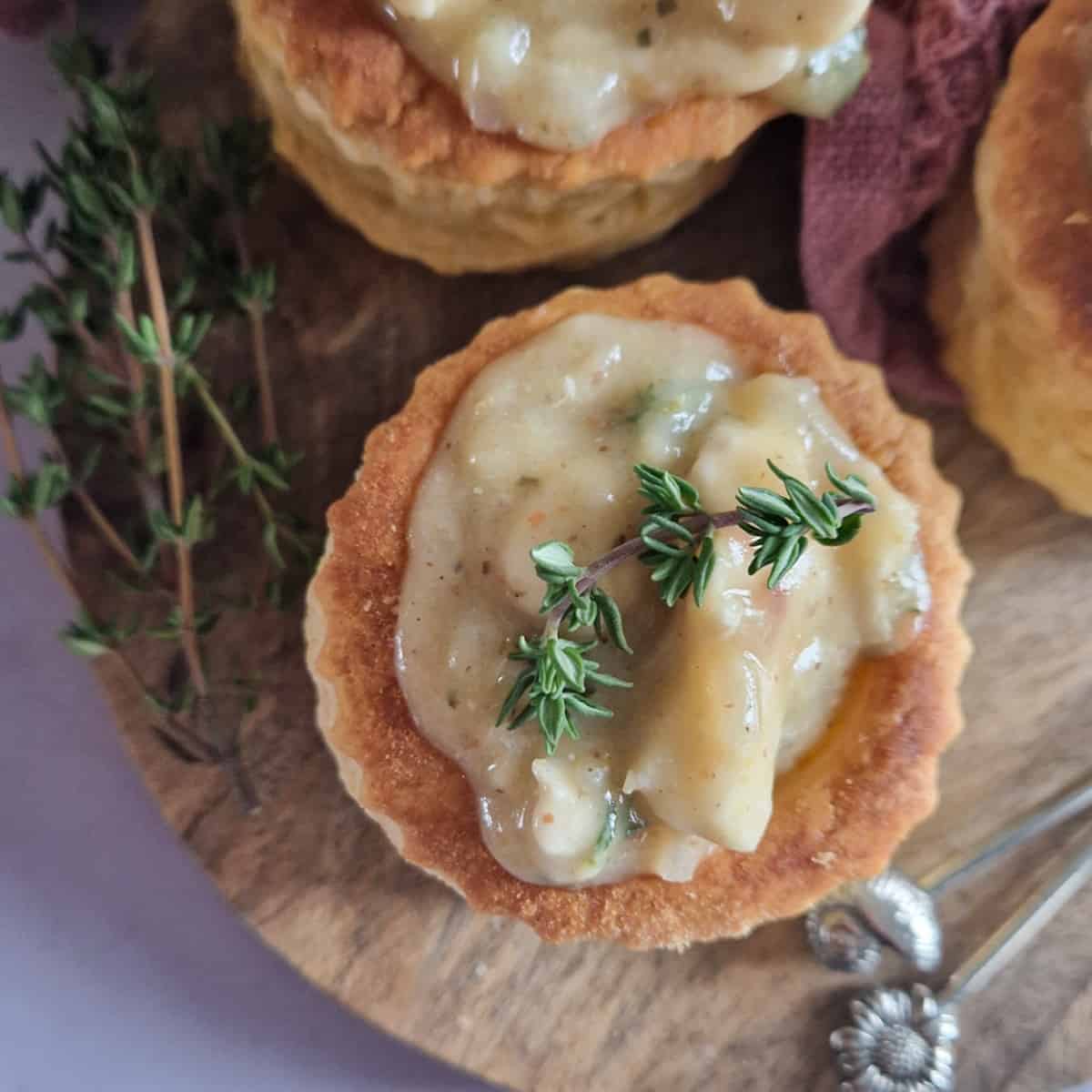 Zelf kipragout maken is niet moeilijk, in dit stappenplan leg ik uit hoe je het maakt.